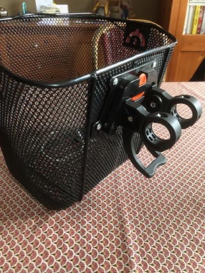Panier v�lo avec poign�e   guidon �22,2 � 31,80 mm