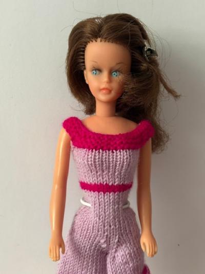 Poup�e Tressy American Character Bella, brune et v�tements