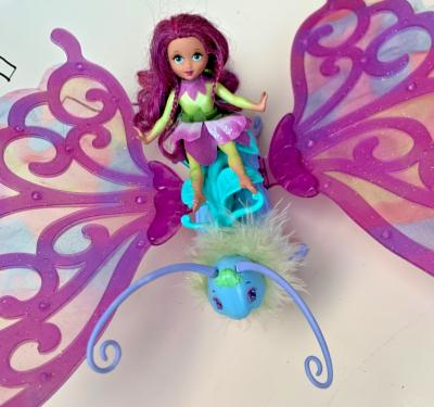 Barbie Fairytopia Hue Papillon - Chenille   Poup�e barbie Mattel
