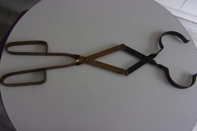 Ancienne grande Pince � b�ches avec m�canisme chemin�e m�tal et laiton 68 cm