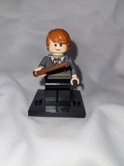 LEGO Harry Potter Ron Weasley Minifigure Gryffindor Crest Tousled Red Hair 4738