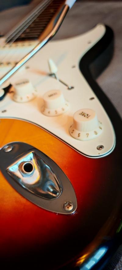 Guitare �lectrique STORM de forme SC noir et blanc