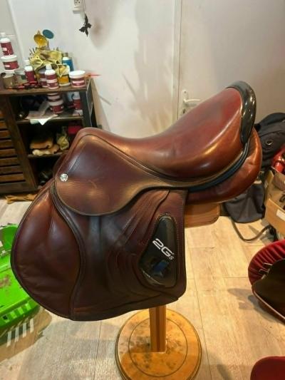 Lot de 8 selles d'�quitation CWD Devoucoux et Meyer (possible � l'unit�)