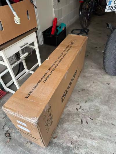 Trottinette �lectrique neuve IX3 dans son carton