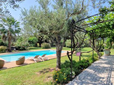 Maison+roquebrune-sur-argens+262+m%26sup2%3B+7+pi%26egrave%3Bces