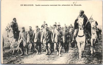 MILITARIA   1914 1918   spahis marocains et prisonniers allemands