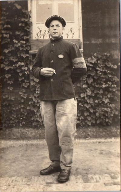 MILITARIA   14 18  CARTE PHOTO   camp ZWICKAU   prisonnier posant