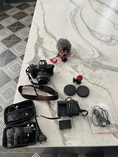 Canon EOS M50 Mark II 24,1MP Appareil Photo Hybride   Noir (Kit de Diffusion en