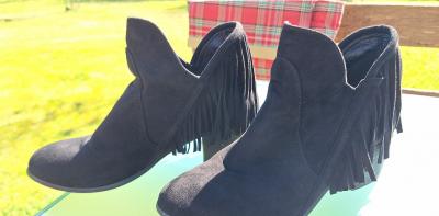 Petites bottines noires � franges, pointure 38, La Bottine souriante