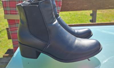 Petites bottines noires, pointure 38