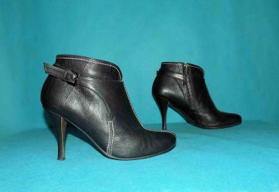 Boots CHARLES JOURDAN Made France in Black Leather Size 38 FR