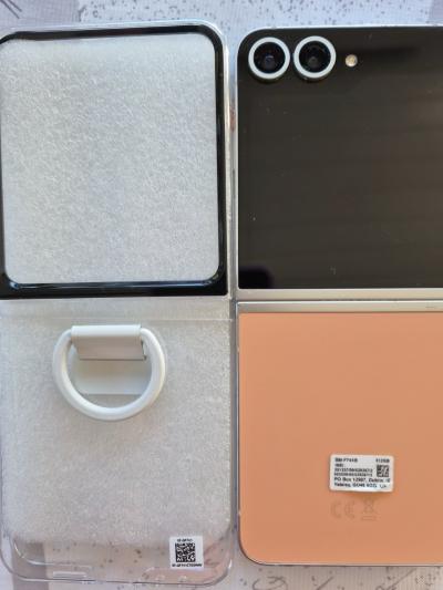 Samsung Galaxy Z Flip6 512 GO couleur exclusive P�che TBE c�ble et housse neufs
