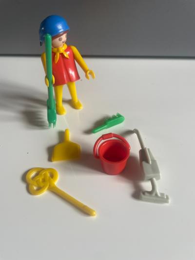 PLAYMOBIL 3315  femme de m�nage aspirateur balai city hotel maison vintage