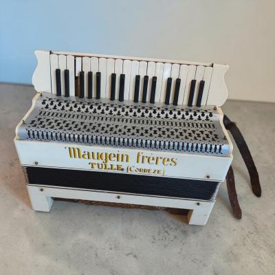 Accord�on Piano Chromatique MAUGEIN FR�RES Tulle Corr�ze Vintage Ancien