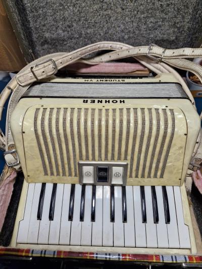 Accord�on Vintage chromatique Basse Hohner Student V M VM 48 BASSES