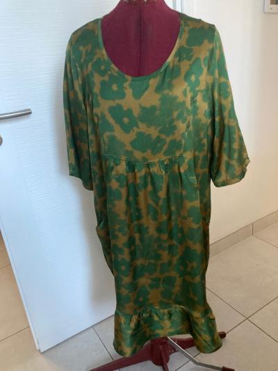 robe beige imprim�e vert � volant TEHANA T42