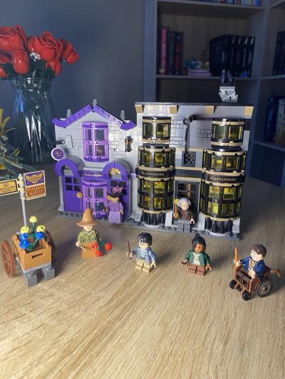 Lego Harry Potter 76439 Ollivander s & Madam Malkin s Robes