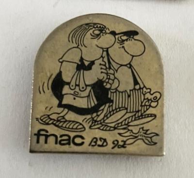 19  �Pin's BD LES BIDOCHON   BINET   FLUIDE GLACIAL   FNAC 92