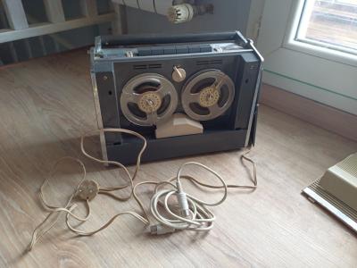 magnetophone a bande portatif grundig tk6 1965 vintage   cables sacoche
