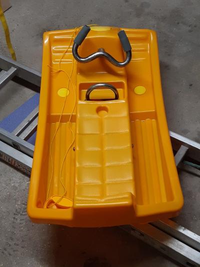 luge plastique jaune avec direction volant parfait etat