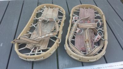 Ancienne paire de raquettes � neige vintage en bois et corde