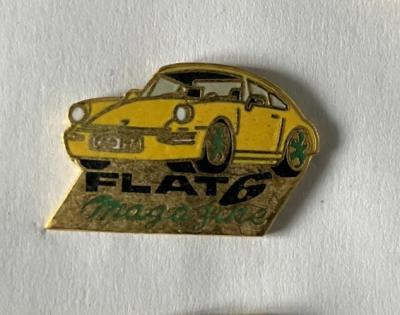 12   Pin's PORSCHE CARRERA JAUNE FLAT 6 MAGAZINE
