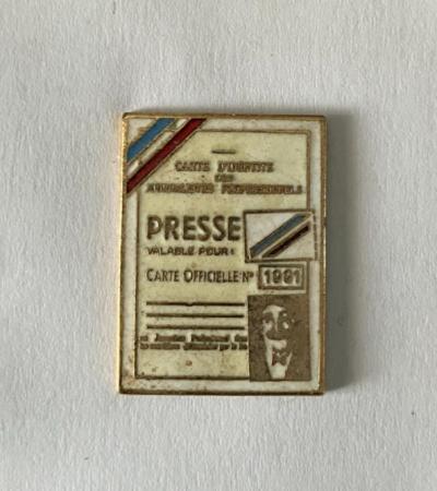 12   Pin's JOURNALISME CARTE DE PRESSE Sign� TABLO