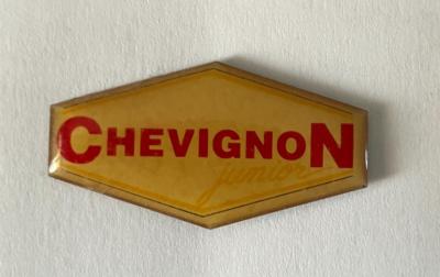 12  �Pin's MODE CHEVIGNON JUNIOR
