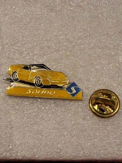 Pin's  Voiture Miniature SOLIDO. Mod�le 4 P49