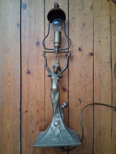 lampe de table ou bureau en bronze avec femme et enfant style art nouveau