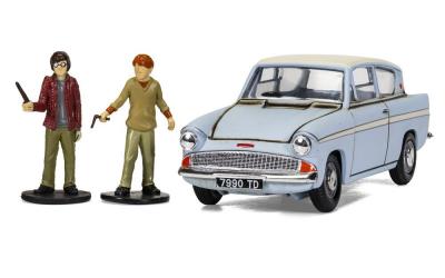 Harry Potter   Enchanted Ford Anglia w-Harry and Ron figures, 1-43   Corgi CC997