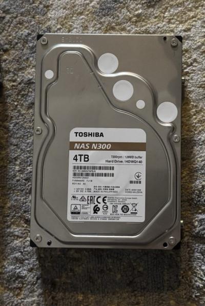 Disque dur HDD TOSHIBA N300 4To NAS 128Mo 7200RPM HDWQ140 (� l'unit�)