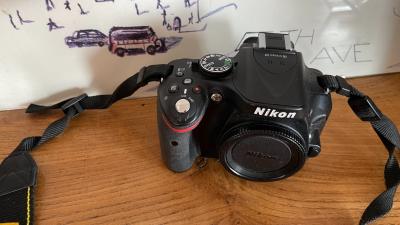 NIKON D5200   Batterie-Chargeur Sacoche Sangle