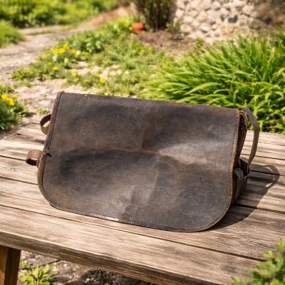 Ancienne sacoche de receveur en cuir