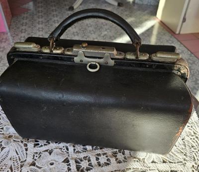 Sacoche de M�decin ancienne mallette vintage noir rouge