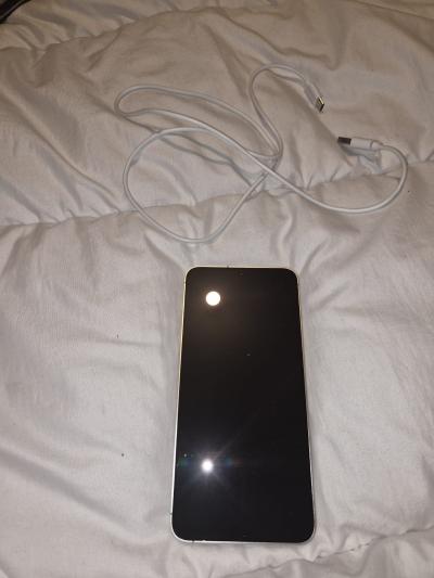 Samsung Galaxy S24    256Go   Cr�me (D�verrouill�) (Dual SIM)