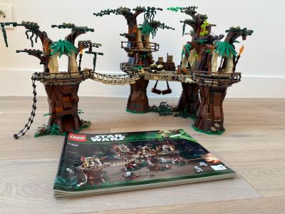 Lego Star Wars, Le Village des Ewoks sans mini figurines (10236), avec livret