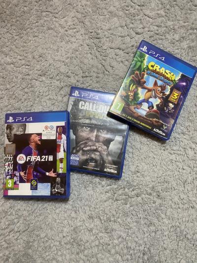 lot de jeux PS4 ( FIFA 20-21 , crash bandicoot, cod ww2 )