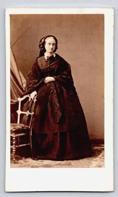 CDV 1865 Femme en pose photographie ancienne Disd�ri � Paris albumen Foto Frau