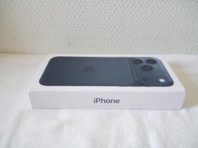 Apple Iphone 17 Pro Max 1 To Bleu Fonc� A3526 Disponible Imm�diatement NEUF