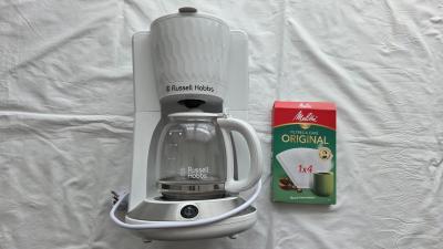 1 Superbe Cafeti�re RUSSELL HOBBS 27010   56 blanche design, �tat neuf val:60e