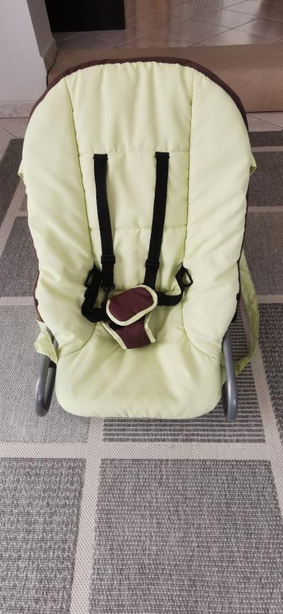 Transat B�b� en tr�s bon �tat.  Vert et Marron. Unisexe.