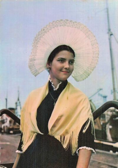 62 BOULOGNE SUR MER JEUNE BOULONNAISE DANS LE COSTUME DES DAMES DE LA