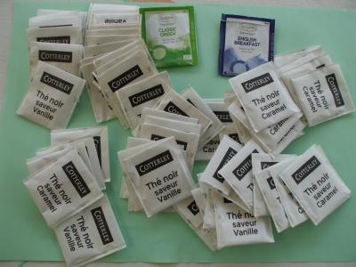 Enorme lot de sachets de th� et infusions VIDES pour collection . OCCASION