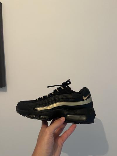 Nike Air Max 95 noire   Taille 38   Occasion sans bo�te