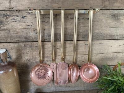 526E   D�coration de Cuisine Ancien Ustensile 5 Louches en Cuivre et Laiton