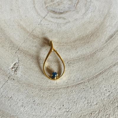 Pendentif goutte d'eau dor� avec pierre bleue