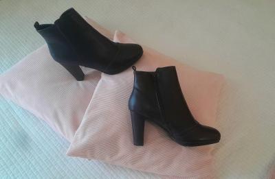 BOTTINES NOIRES jamais port�es   Pointure 41   Talons 7 cm.   ETAT NEUF