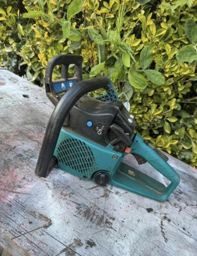 Tron�onneuse Makita
