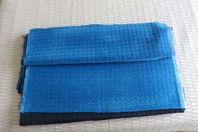 Velours matelass� bleu azur doublure noire : coupon de 1 x 8 m�tres.